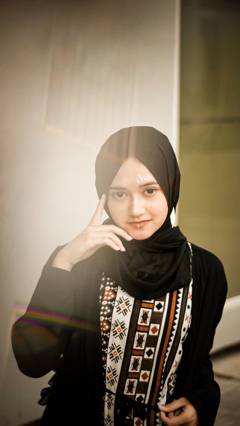 4 Doa Ketika Bercermin Tulisan Arab, Latin, dan Artinya, Lengkap Adab Pakai Makeup dalam Islam