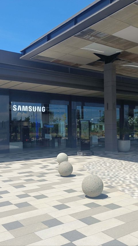 Samsung Multi-Experience Store by NASA Now Open at PIK 2