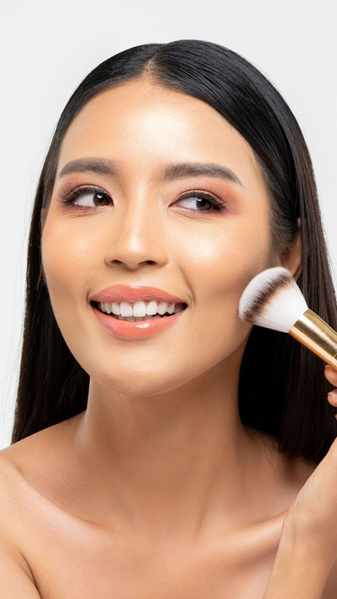 3 Cheek Contour Styles That Can Change Your Face Shape