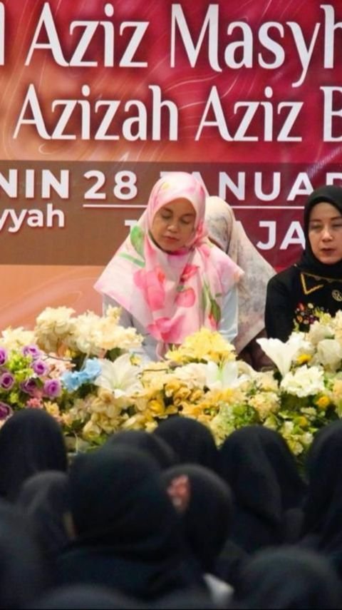 Siti Atikoh Ganjar Hadiri Haul Ke-7 KH Abdul Aziz Mashuri di Ponpes Al-Aziziyhah