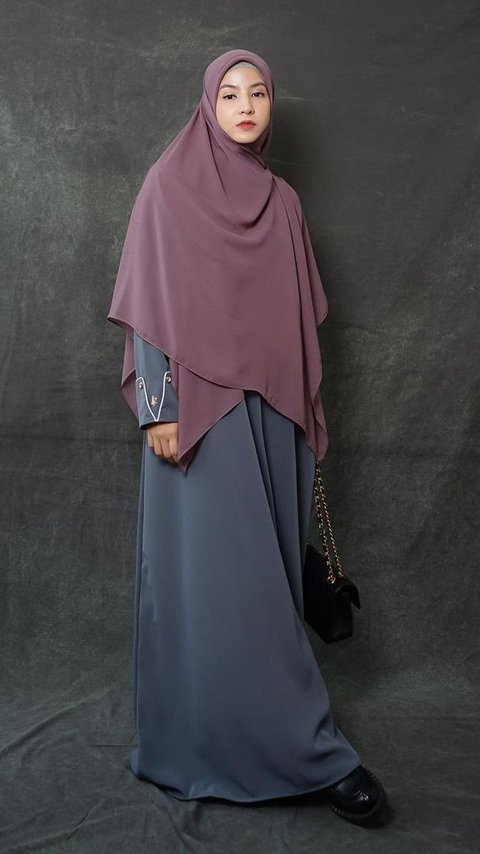 Potret Model Hijab Syar'i Natasha Rizki yang Stylish, Bisa Buat Kongkow