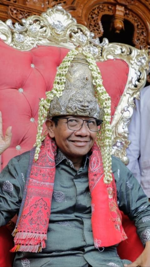 Momen Mahfud MD Kunjungi Padepokan Anti Galau di Cirebon