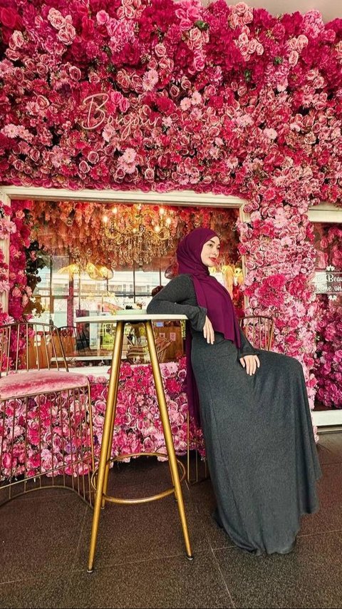 Deretan Potret Cantik Zaskia Gotik Dalam Balutan Hijab, Reaksi Nikita Mirzani Saat Bertemu Diluar Dugaan