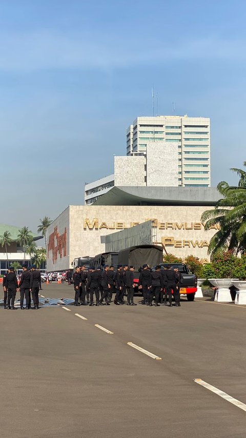 Hindari Jalan Gatot Subroto Arah Slipi, Ada Demo Kepala Desa Depan Gedung DPR