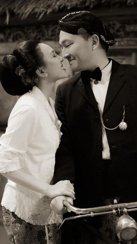 Portrait of Nadia Soekarno and Kama Sukarno's Pre-Wedding, Wearing Soraya Haque's Used Wedding Dress