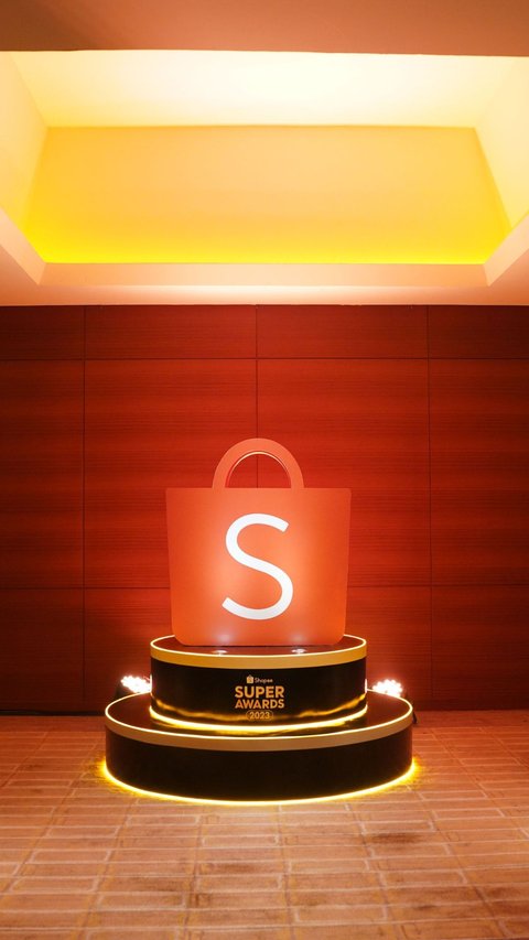 33 Brand, Seller, UMKM, Partner, dan Kreator Terima Penghargaan Shopee Super Awards 2023