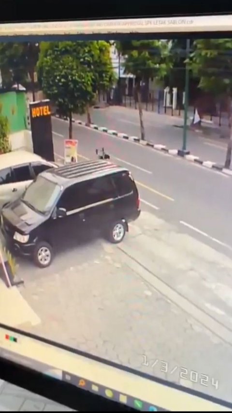 Viral Lansia Jatuh di Pinggir Jalanan Jogja hingga Ditabrak Motor, Sikap Pengendara Lain Jadi Sorotan