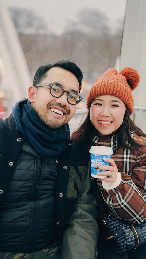 Gaya Kiky Saputri Liburan di Inggris Bersama Suami, Nikmati Keseruan saat Kunjungi Winter Wonderland