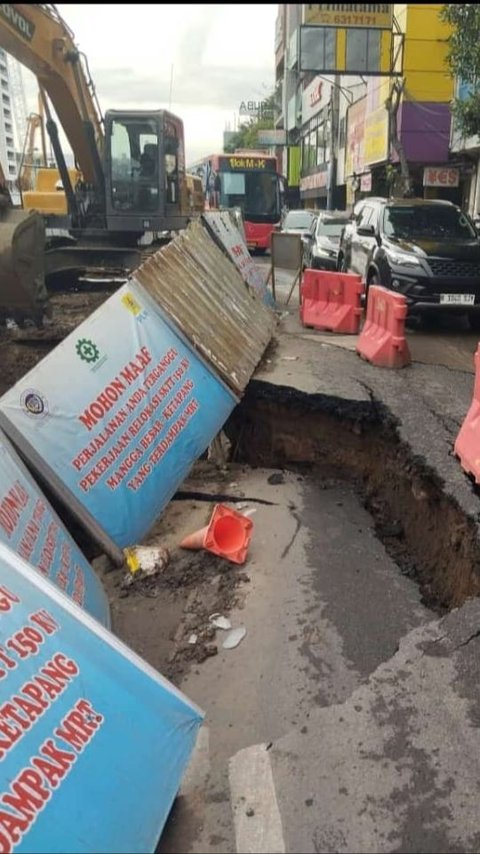 Ini Penyebab Jalan di Olimo Jakarta Barat Amblas