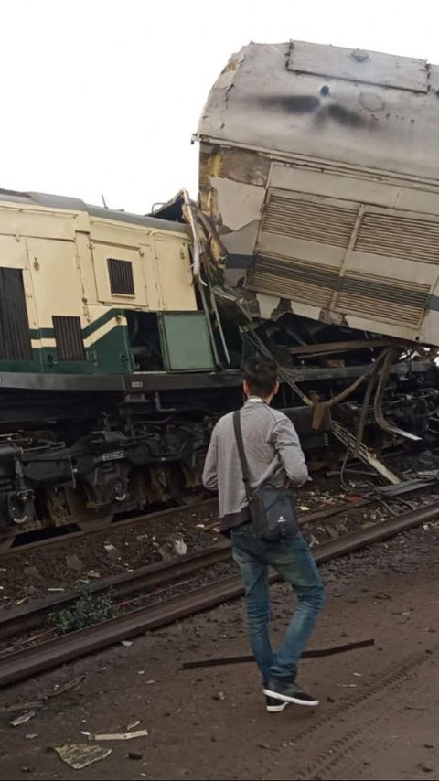 Photos of 2 Train Collisions in Cicalengka Bandung