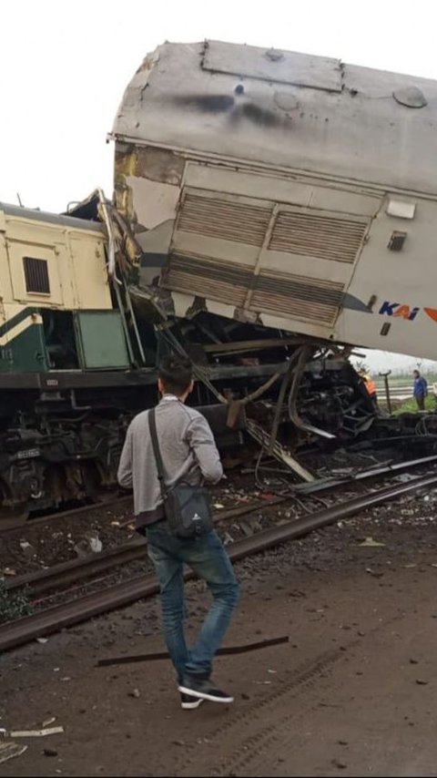 Evakuasi KA Turangga vs Kereta Lokal Bandung Raya, Basarnas Gunakan Alat Ekstraksi