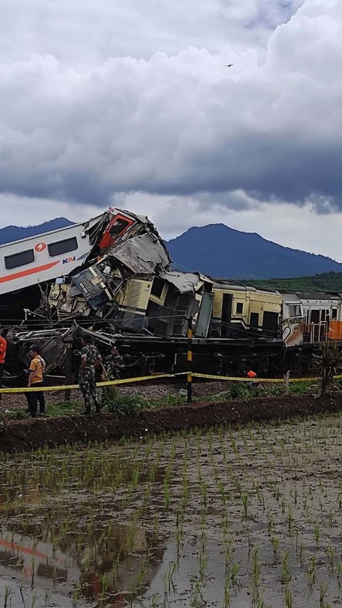 Netizen Sebut Adu Banteng KA Turangga Vs Baraya Mirip Tragedi Bintaro 1987