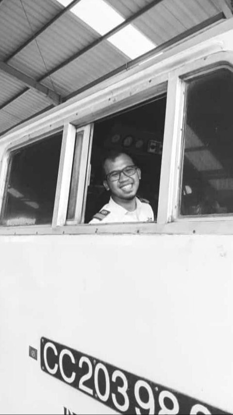 Senyum Terakhir Julian Dwi Setiyono Masinis Kereta Bandung Raya Beberapa Jam Sebelum Kecelakaan