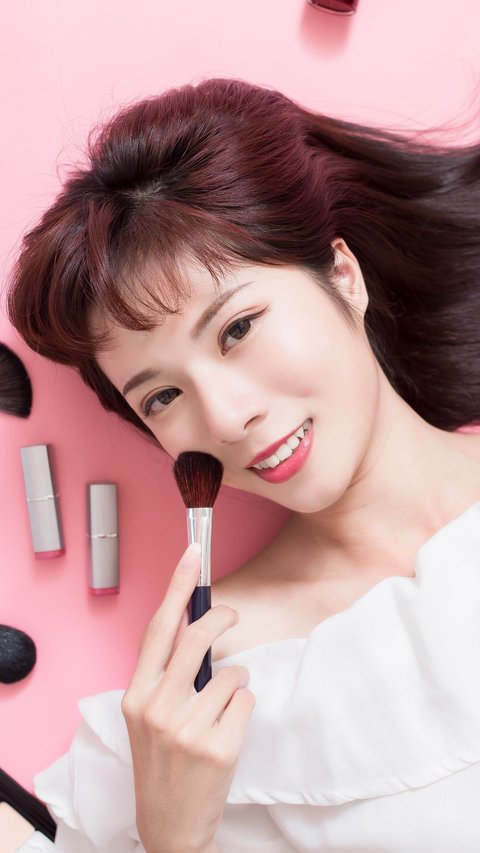 6 Jenis Alat Makeup yang Jadi Kunci Riasan Flawless