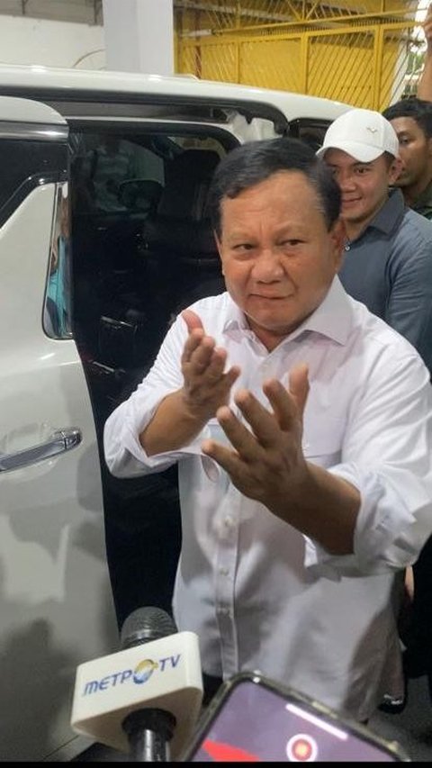 Momen Prabowo Joget Silat dan 'Manyun' Tanggapi Pertanyaan soal Serangan Anies di Debat Capres
