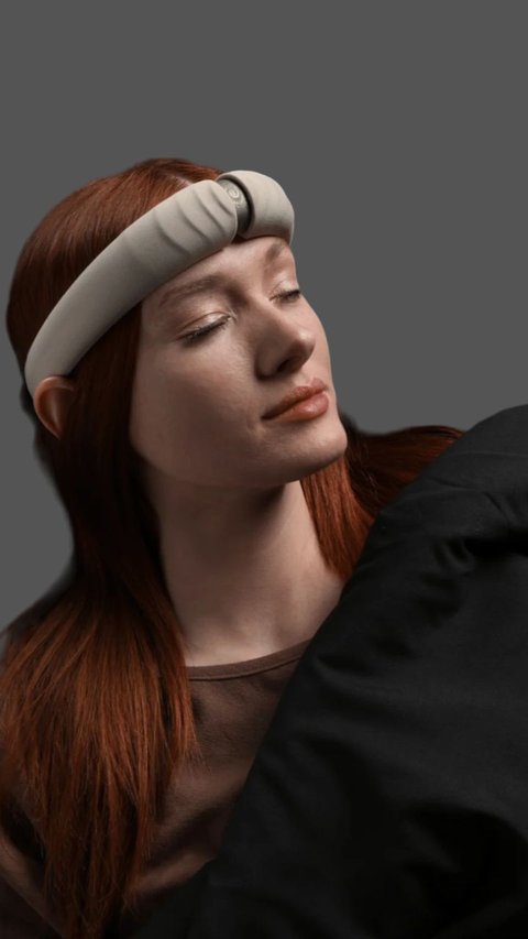 This Headband is Called to be Able to Control the Dreams of its Users