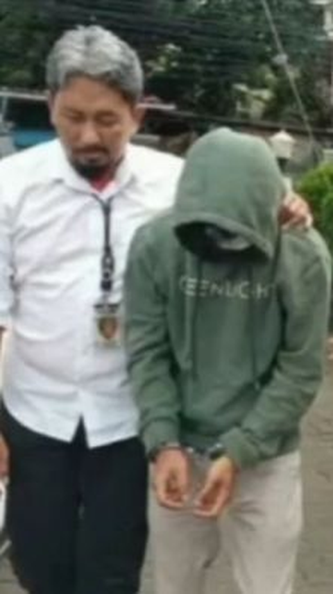 Ditangkap Polisi, ini Tampang Pelaku Pembacok & Penyiram Air Keras Pedagang Pasar Kramat Jati Hingga Tewas