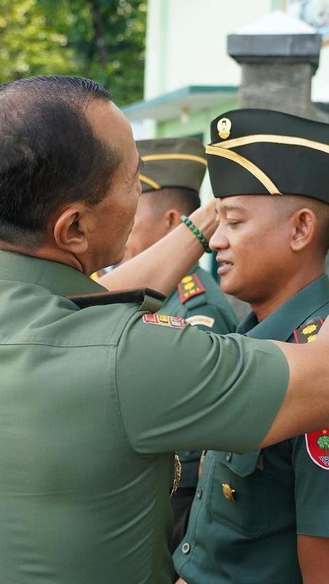 Cara Istimewa Mayjen TNI Totok Sentuh Hati Prajurit, Ada Momen Pamer Otot Bareng