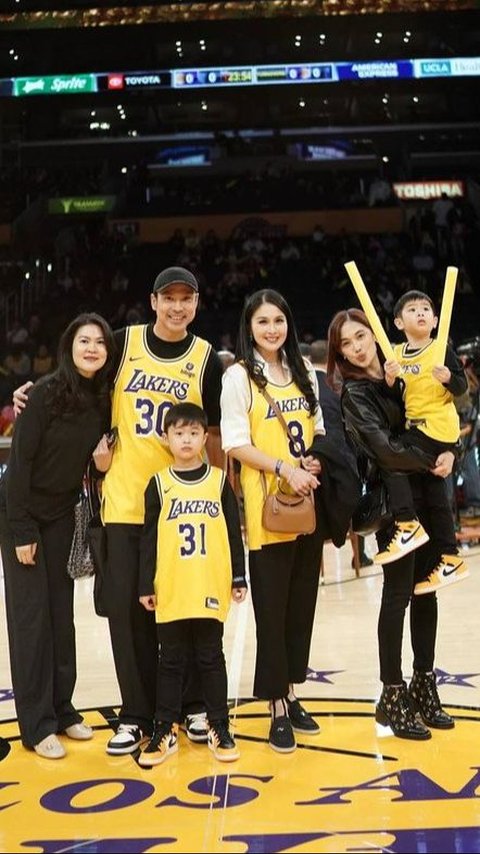 Berikut ini 8 Potret Sandra Dewi Nonton Basket Dengan Fasilitas VVIP, Parkirnya Bareng Para Pemain NBA