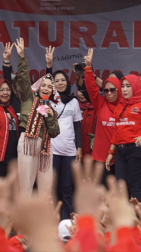 Safari Politik di Lampung, Atikoh Ganjar Pamer Program Satu Keluarga Miskin Satu Sarjana hingga KTP Sakti