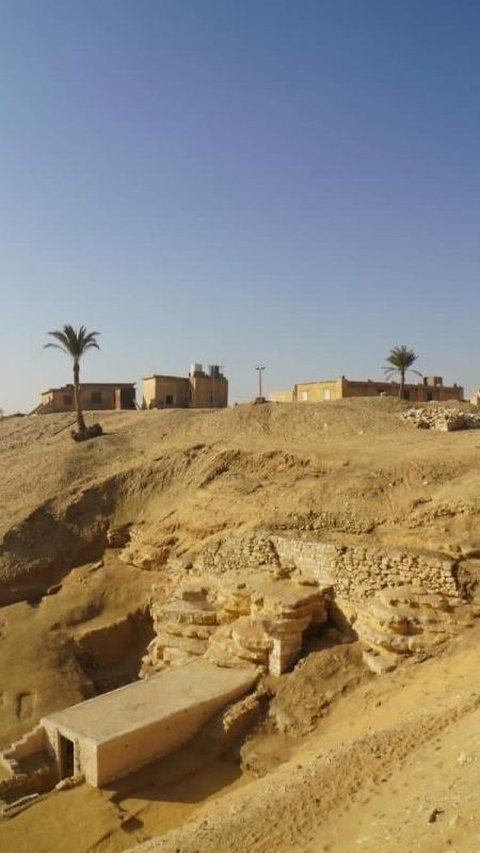 Makam 4.500 Tahun Ditemukan di Mesir, Isinya Bukan Mumi Tapi Bikin Arkeolog Girang