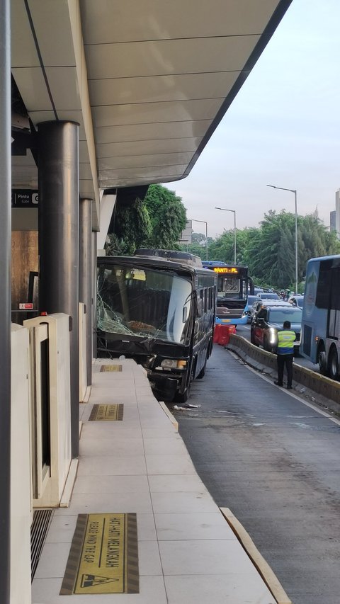 Kronologi Bus Paspampres Tabrak Halte Transjakarta di Petamburan, Ternyata Ini Penyebabnya