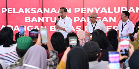 Jokowi Menandatangangi Surat Pengunduran John Wempi