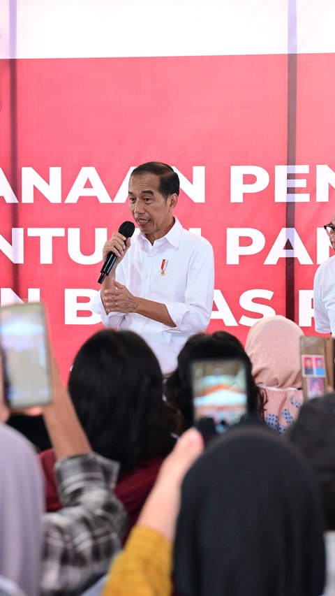 Jokowi Menandatangangi Surat Pengunduran John Wempi