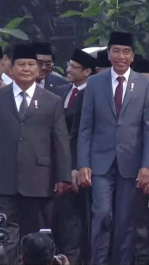 VIDEO: Dikawal Dua Jenderal, Jokowi Berbisik ke Prabowo di Hari Kesaktian Pancasila