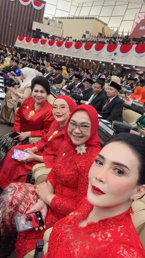 VIDEO: Rieke 'Oneng' PDIP Tampil Anggun Menawan Pakai Kebaya Merah Disumpah Jadi Anggota DPR