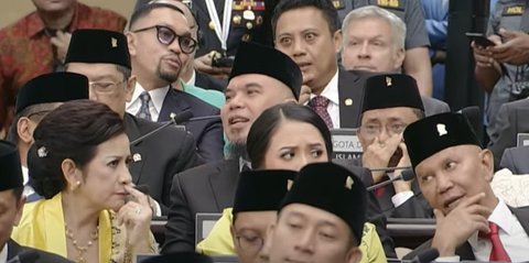 VIDEO: Momen Once & Pentolan Dewa 19 Ahmad Dhani Satu Ruangan Dilantik Jadi Anggota DPR