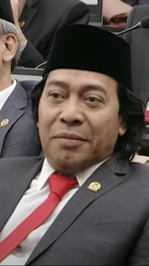 VIDEO: Kocak Momen Komeng Disorot Bikin DPR Teriak 'Uhuy' saat Pelantikan