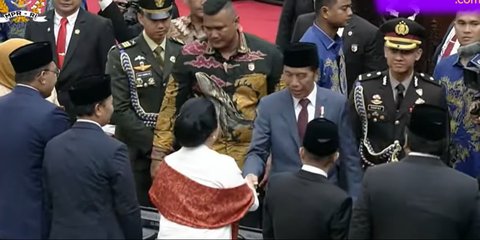 VIDEO: Jokowi dan Puan Maharani Ngobrol Santai Diselingi Tawa Usai Pelantikan Anggota DPR