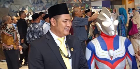 VIDEO: Membongkar Sosok di Balik Anggota DPR Berkostum Ultraman, Kantongi Kekayaan Rp 3,8 Miliar