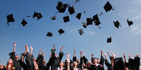 Tak Malu dan Gengsi, Cewek ini Naik Mobil Bak Terbuka sama Bapaknya Usai Wisuda Langsung Disorot