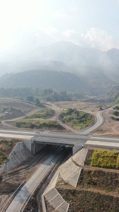 Jokowi Banggakan Bangun 2.433 Km Jalan Tol dalam 10 Tahun: Dulu 40 Tahun Hanya Bangun 780 Km