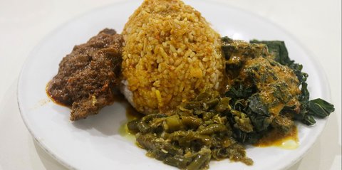 Berapa Kalori dan Nutrisi dari Nasi Padang Lauk Rendang? Kalori yang Perlu Diwaspadai dalam Setiap Suapan