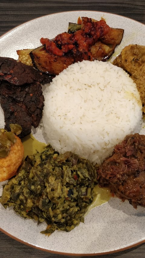 Berapa Kalori dan Nutrisi dari Nasi Padang Lauk Rendang? Kalori yang Perlu Diwaspadai dalam Setiap Suapan