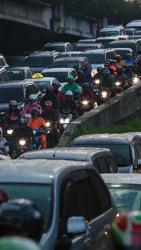 Studi: Truk Jadi Kontributor Terbesar Polutan di Jakarta dan Sepeda Motor Penyumbang Emisi Karbon Monoksida