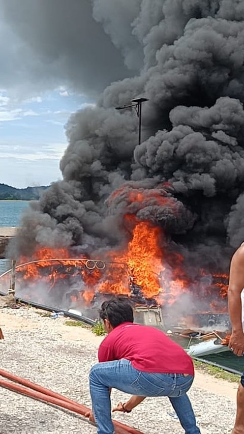 Speedboat Cagub Maluku Utara Benny Laos Terbakar di Pelabuhan Pulau Taliabu