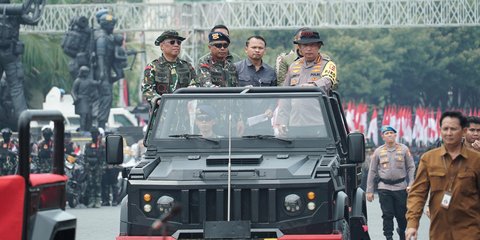 Potret Jenderal Polri Cek Gladi Bersih Gelar Pasukan Pengamanan Pengambilan Sumpah Presiden dan Wapres