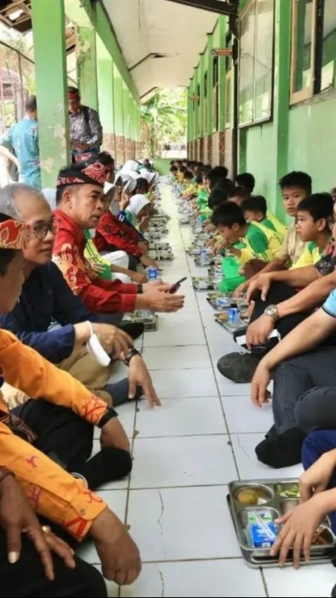 Pj Wali Kota Tarakan Melihat Uji Coba Makan Siang Gratis di Sukabumi