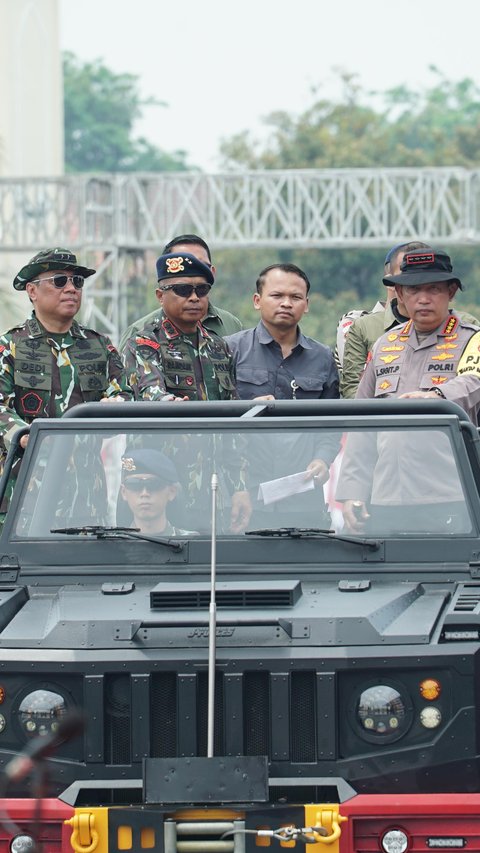 VIDEO: Sangar Polri Unjuk Kekuatan Parade Pasukan Khusus Polisi Depan Jokowi, Intip Persiapannya