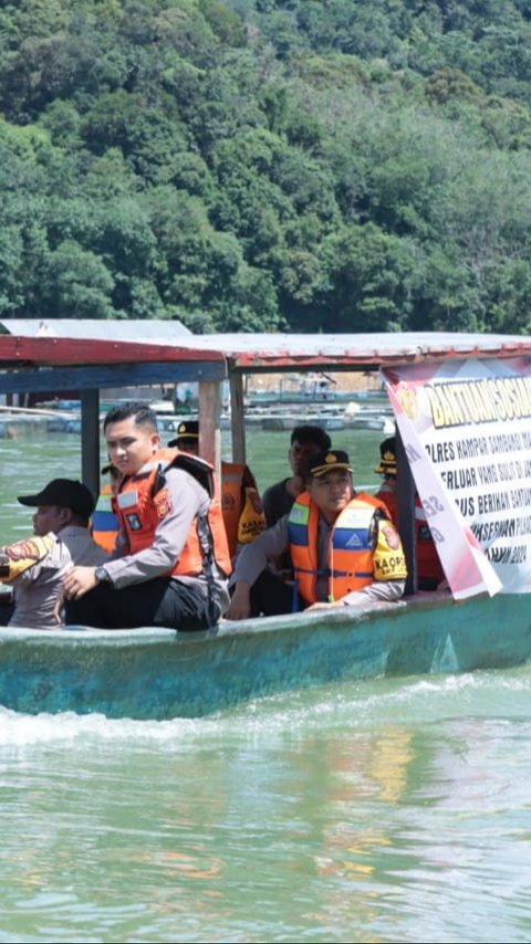 Kawal Pilkada Damai, Kapolres Kampar Datangi Desa Terpencil yang Warganya Tak Bisa Baca Tulis