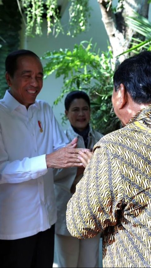 VIDEO:Senyum Semringah Jokowi Terima Prabowo di Solo, Gibran Menyambut di Bandara