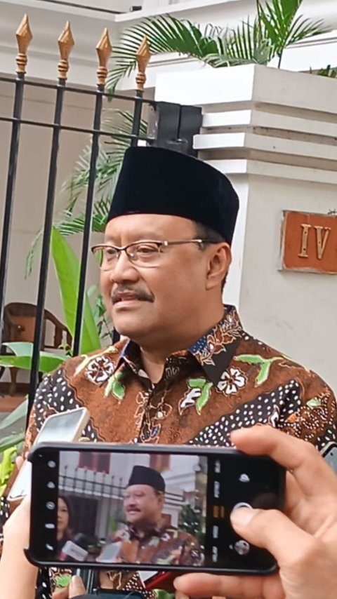 Sederet Tokoh Berbatik Semringah Datangi Rumah Prabowo, Calon Menteri?