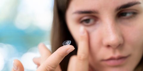 Cara Menggunakan Softlens yang Aman saat Cuaca Panas, Mata Tetap Sehat dan Bebas Mata Merah