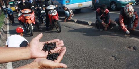 Ranjau Paku Mengintai, Ini Tips Aman untuk Pengendara Motor Pengguna Ban Tubeless