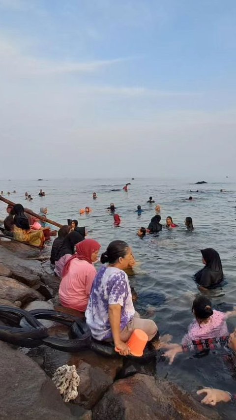 Mengunjungi Pantai Boom yang Unik di Lampung Selatan, Bisa Terapi Air Panas di Pinggir Laut