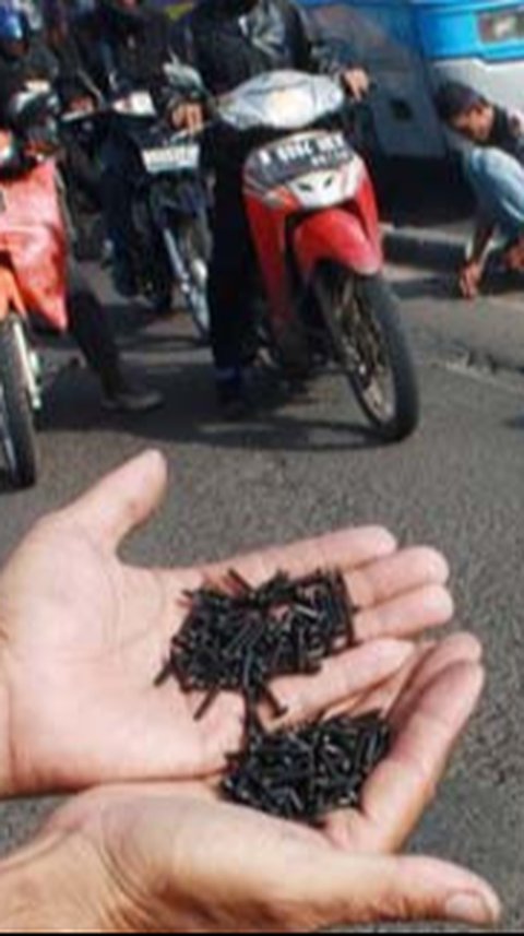 Ranjau Paku Mengintai, Ini Tips Aman untuk Pengendara Motor Pengguna Ban Tubeless